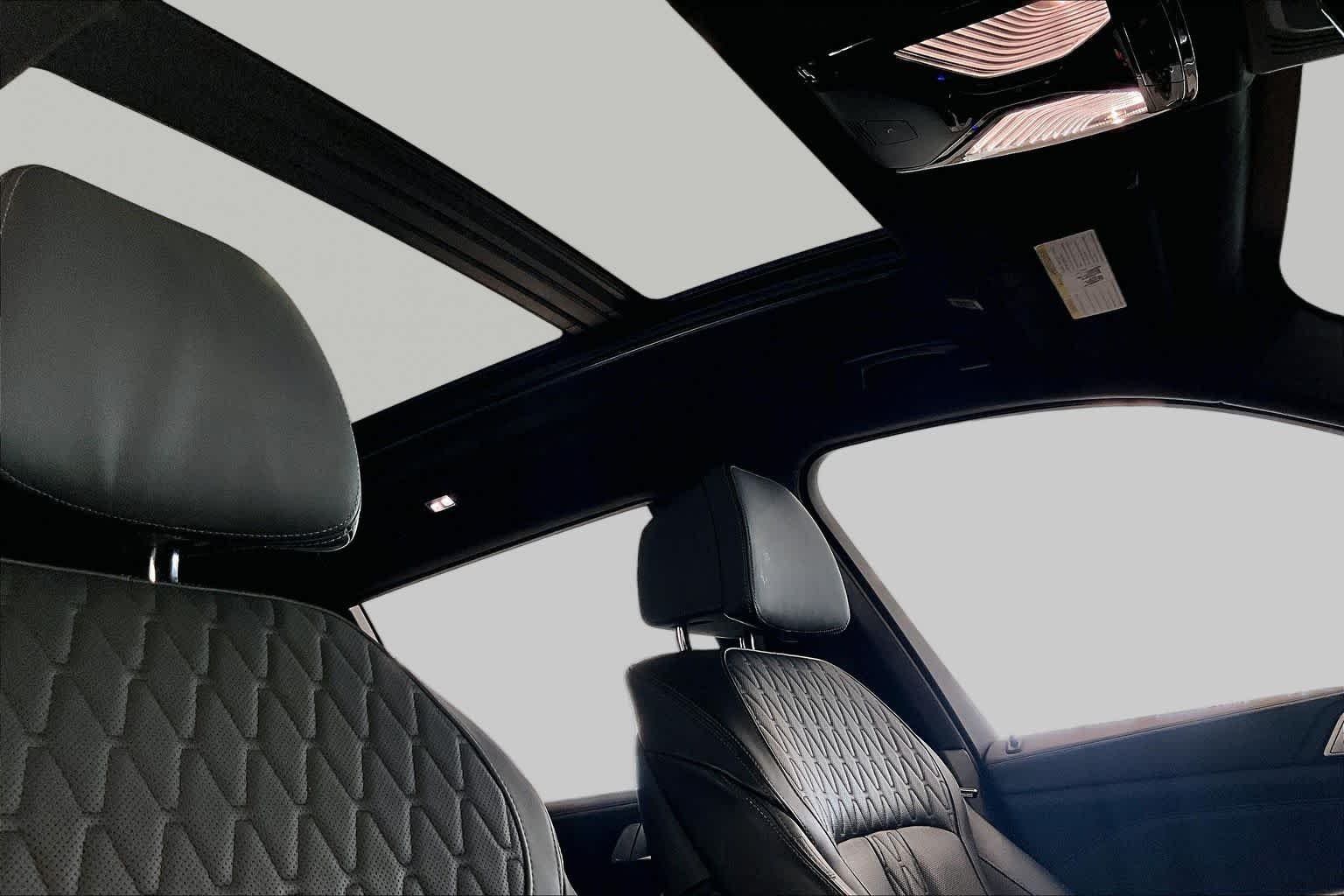 Used 2022 Black Sapphire Metallic BMW M50i image 13