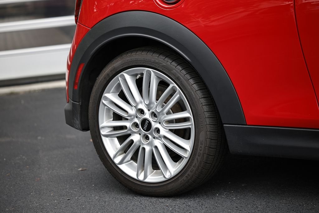 Used 2024 Chili Red MINI Signature image 6