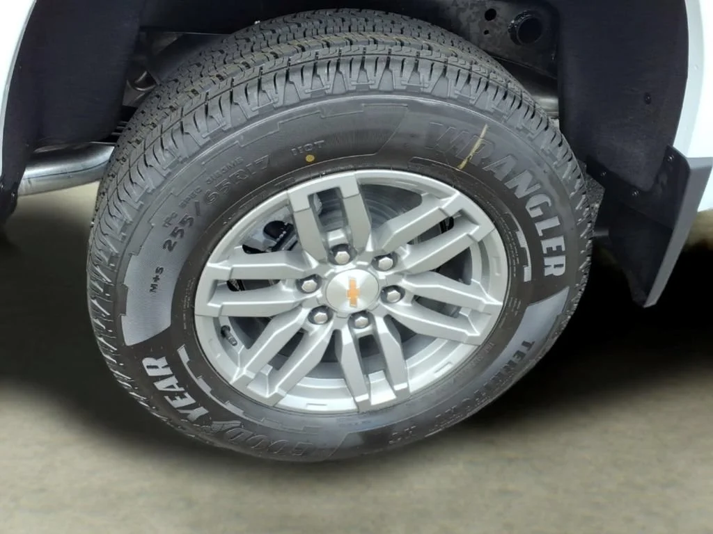 New 2026 Summit White Chevrolet LT image 32