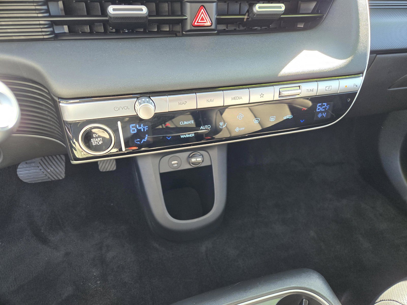 Certified Used 2023 Atlas White Hyundai Limited image 22
