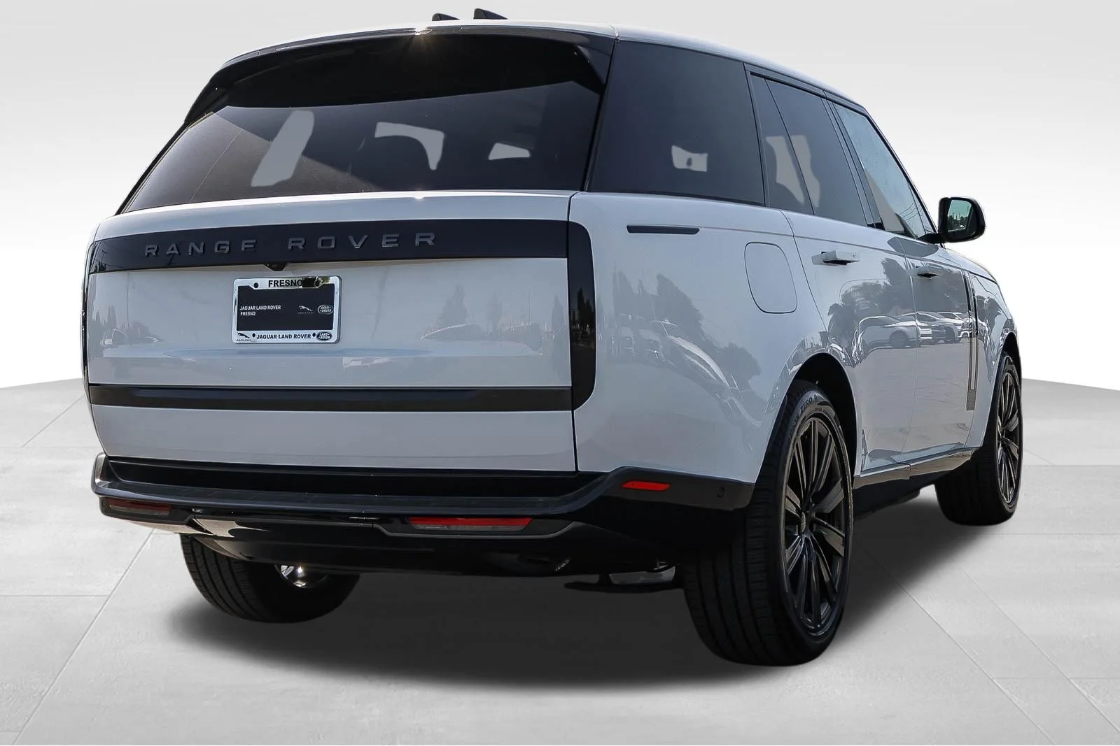 New 2026 Fuji White Land Rover SE image 5