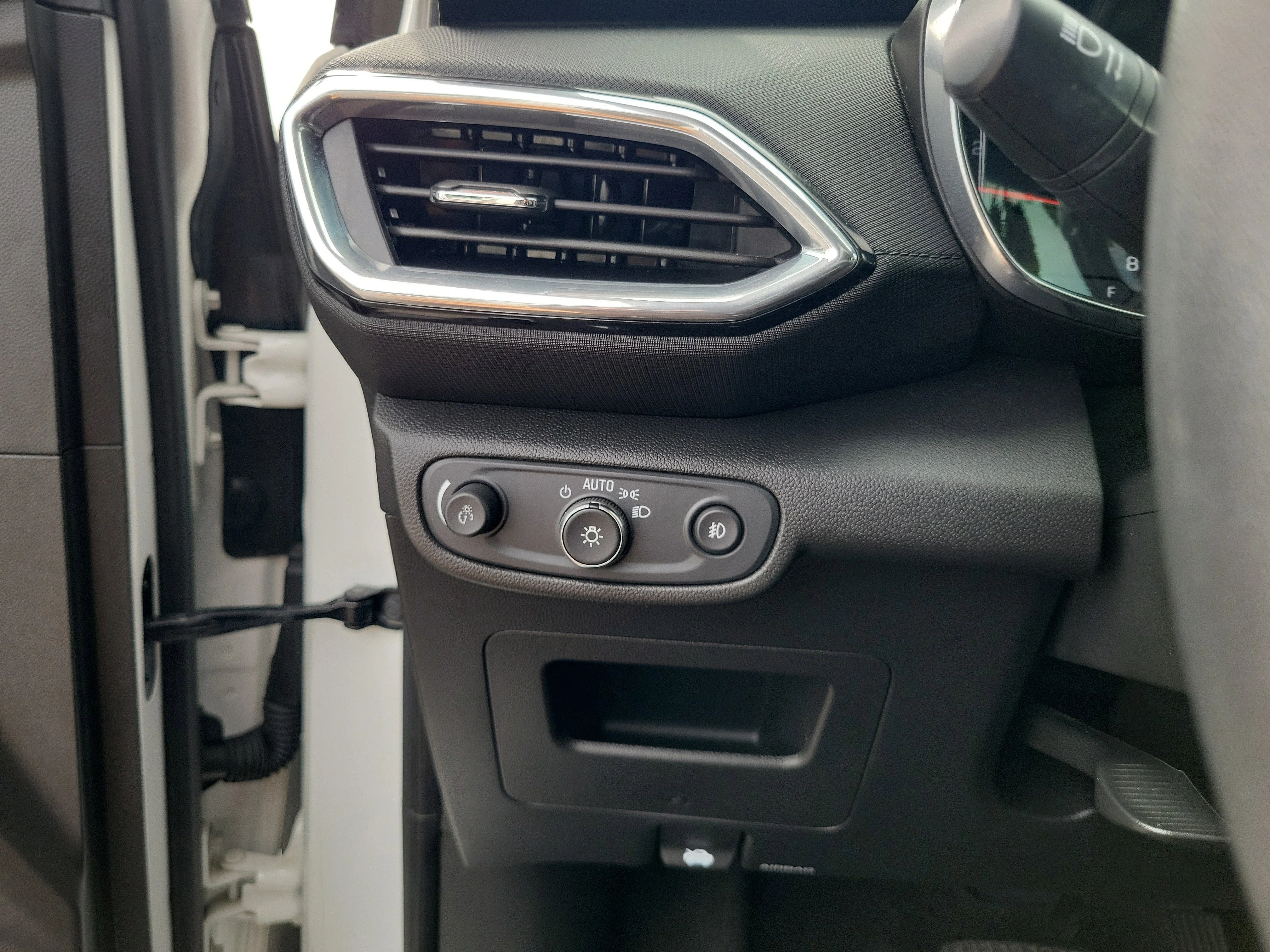Used 2023 Summit White Chevrolet LT image 33
