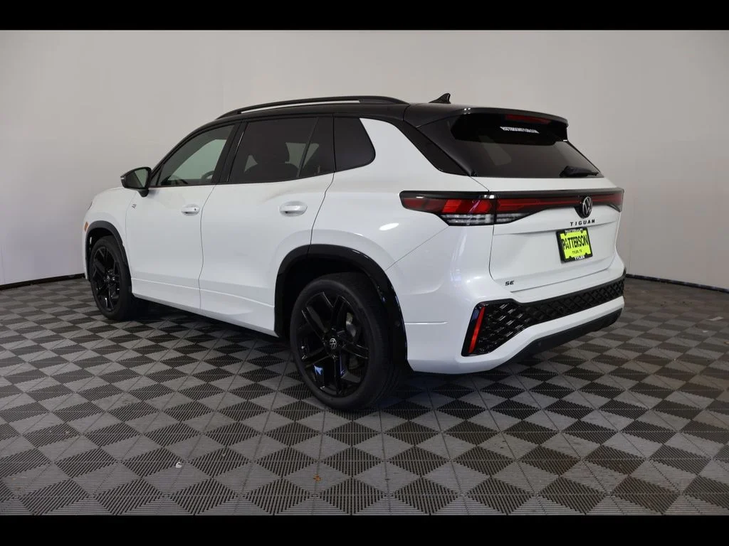 New 2026 White/off-white Volkswagen 2.0T SE R-Line Black image 4