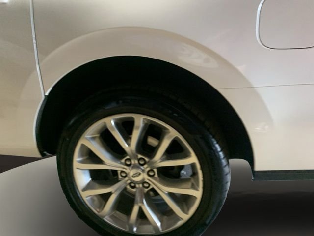 Used 2018 White Ford Limited image 33
