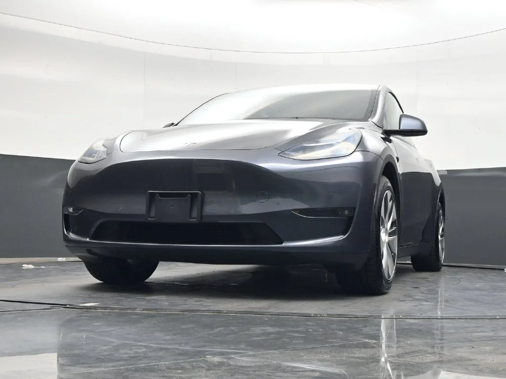 Used 2021  Tesla Long Range image 24