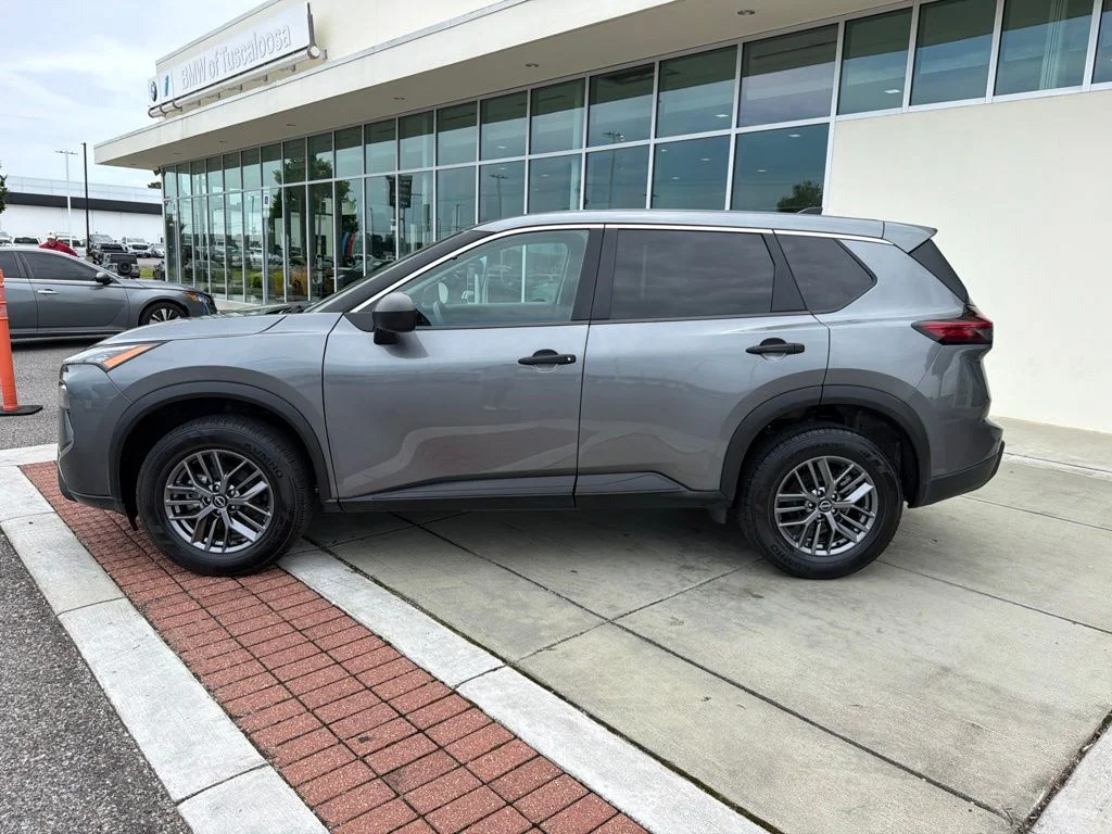 Used 2024 Gray Nissan S image 3