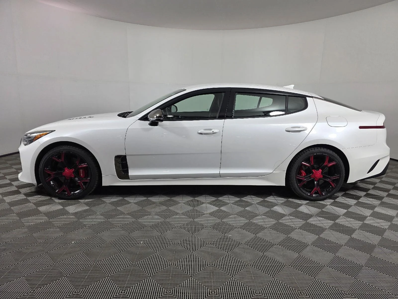 Used 2019 Snow White Pearl Kia GT image 2