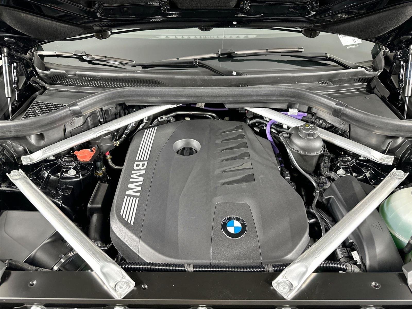 New 2026 Black Sapphire Metallic BMW sDrive40i image 31