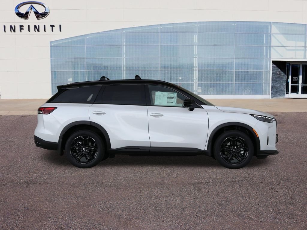 New 2026 2T RAD WHT INFINITI Sport AWD image 56