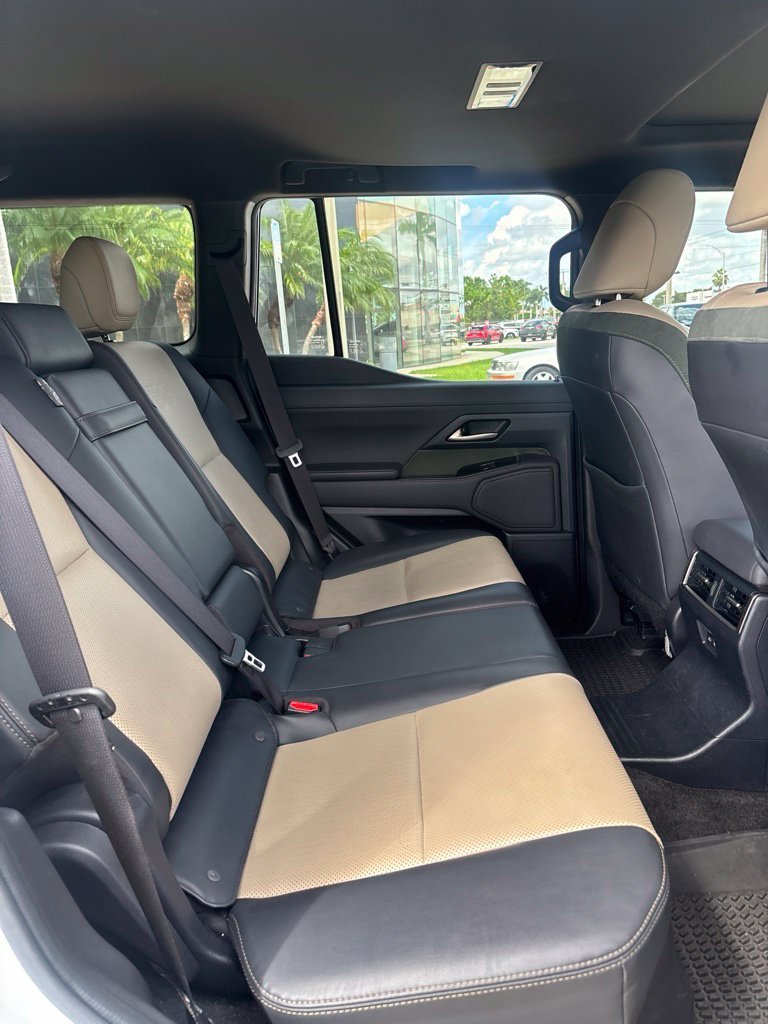Used 2024 White Lexus  image 7