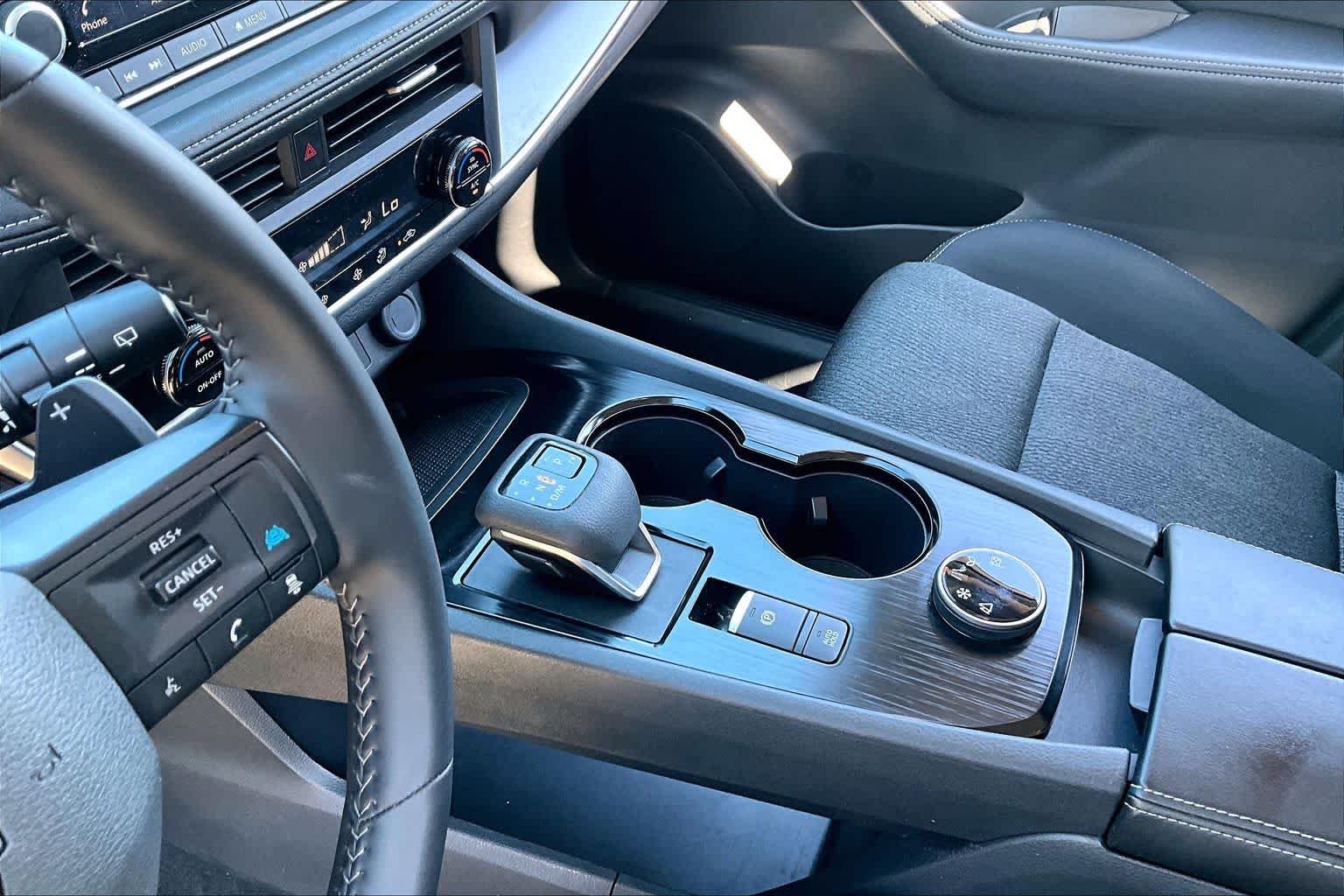 Used 2025 Deep Ocean Blue Pearl Nissan SV image 15