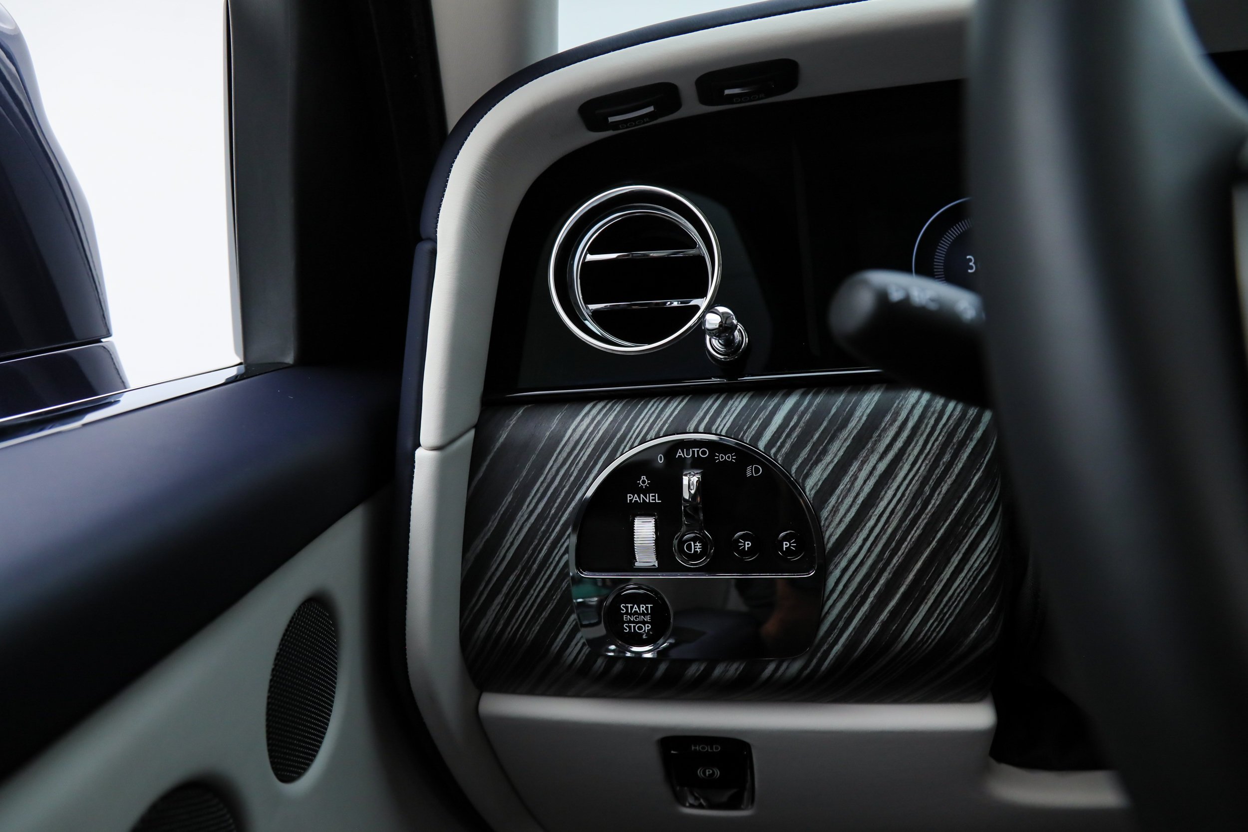 Used 2026 Blue Rolls-Royce  image 32