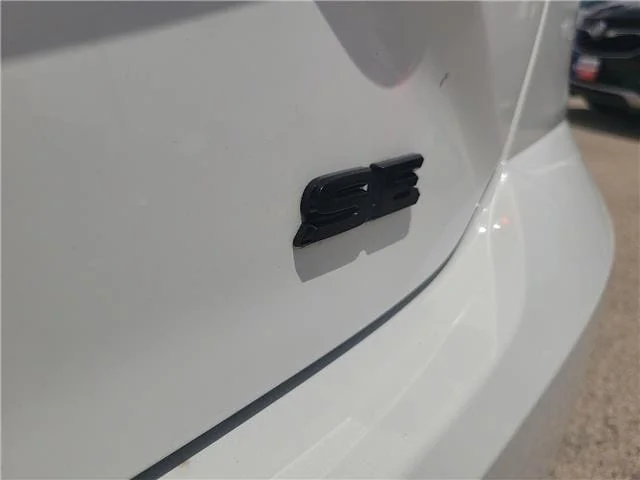 Used 2025 Ice Cap Toyota SE image 10