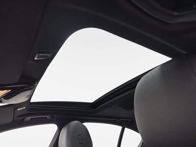 Used 2018 Alpine White BMW 530i xDrive image 29