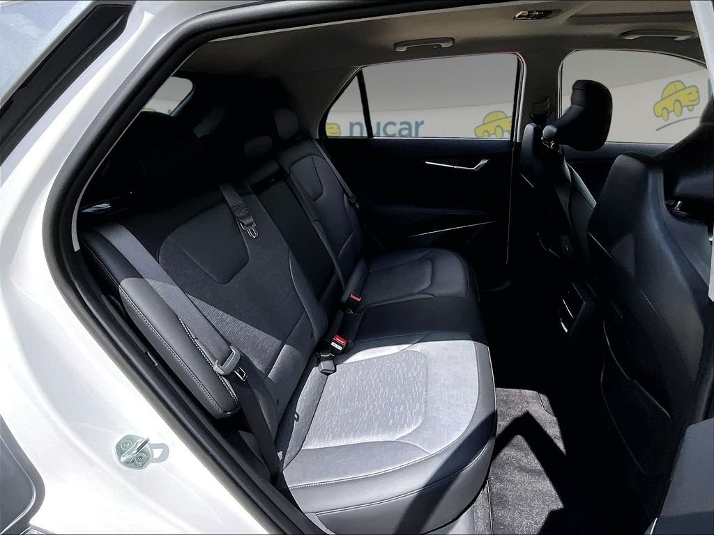 Used 2023 White Kia Wave image 16