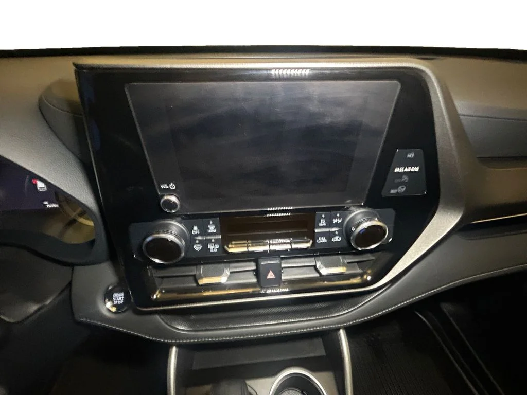 Used 2023 Magnetic Gray Toyota L image 10