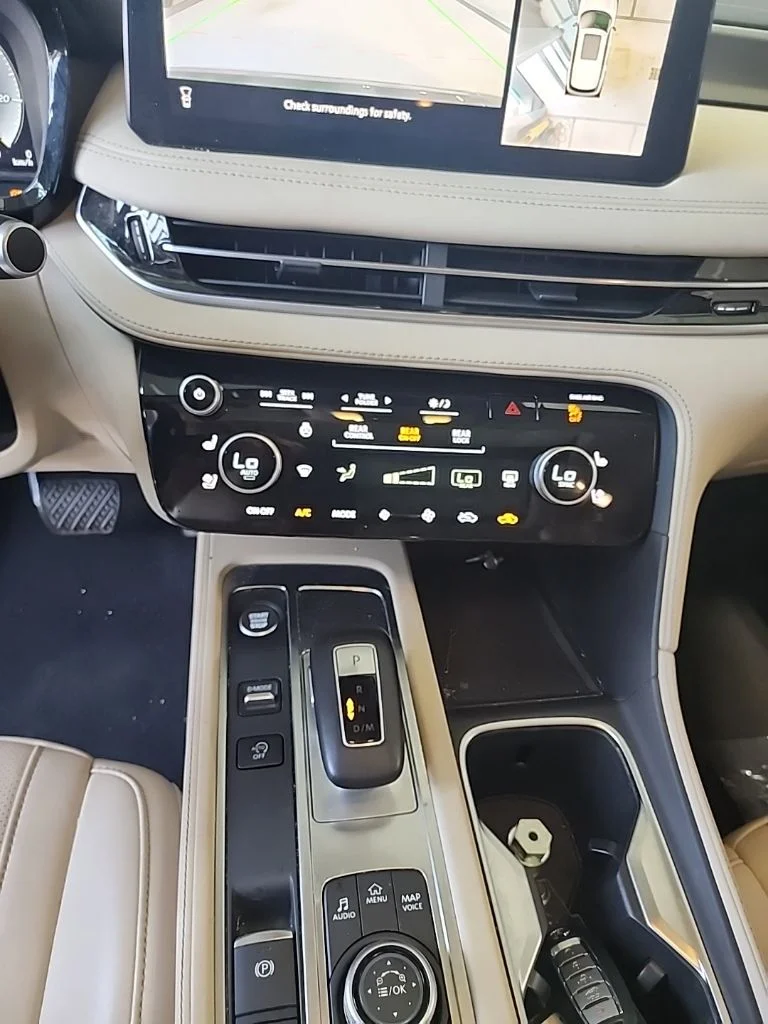 Used 2023 Black INFINITI LUXE image 4