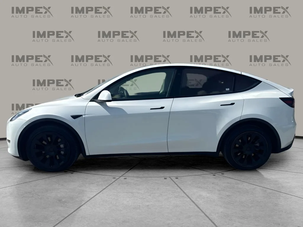 Used 2022 White Tesla Long Range image 2
