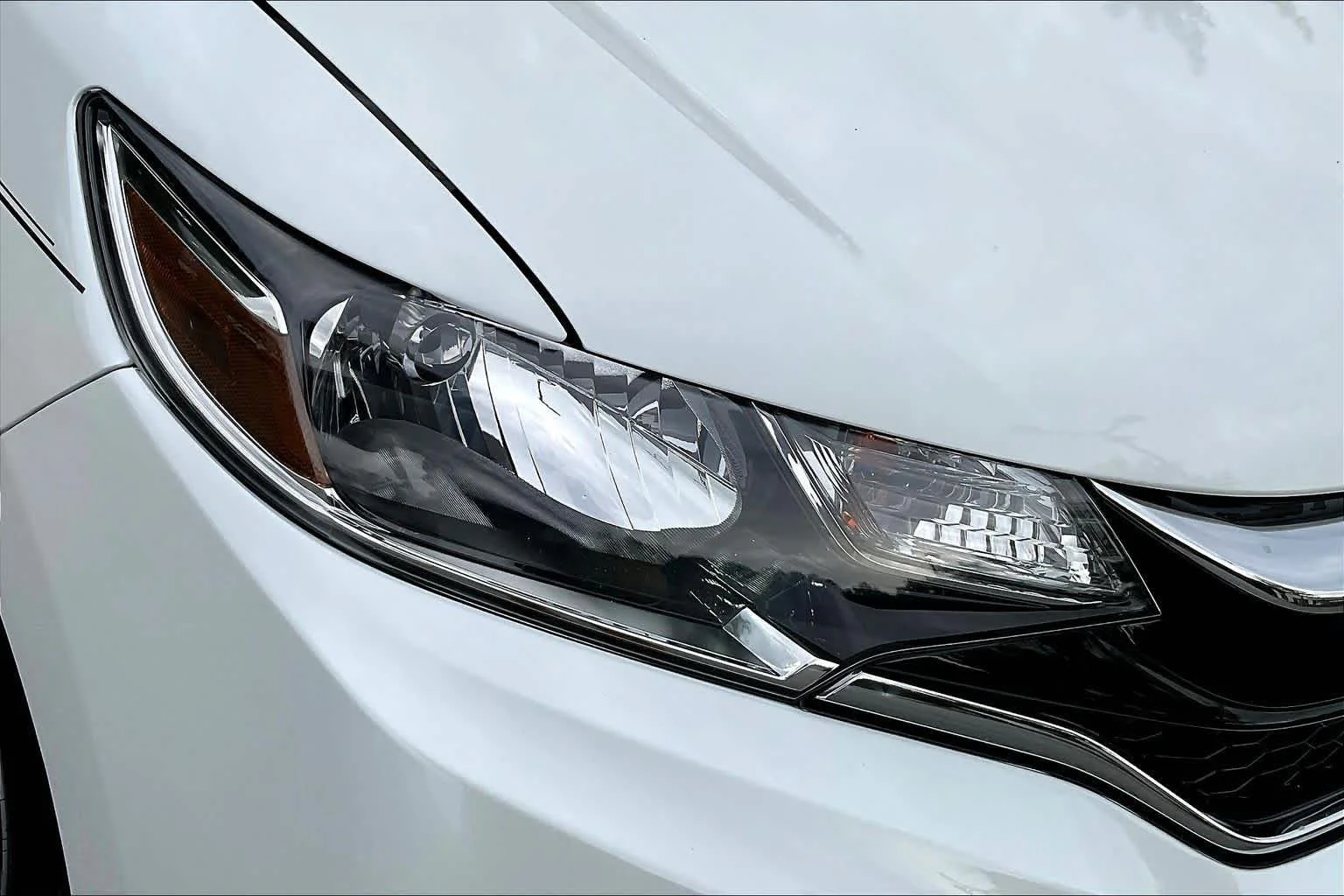 Used 2018 White Orchid Pearl Honda EX-L image 28