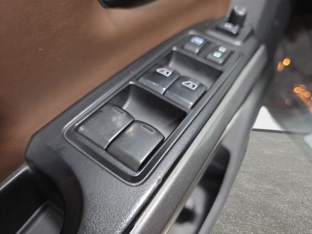 Used 2017 White Nissan Platinum Reserve image 27