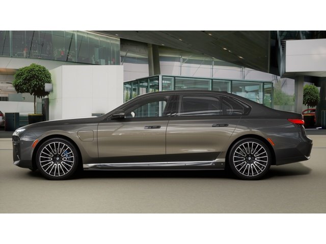 New 2026 Dravit Grey Metallic BMW 750e xDrive image 4