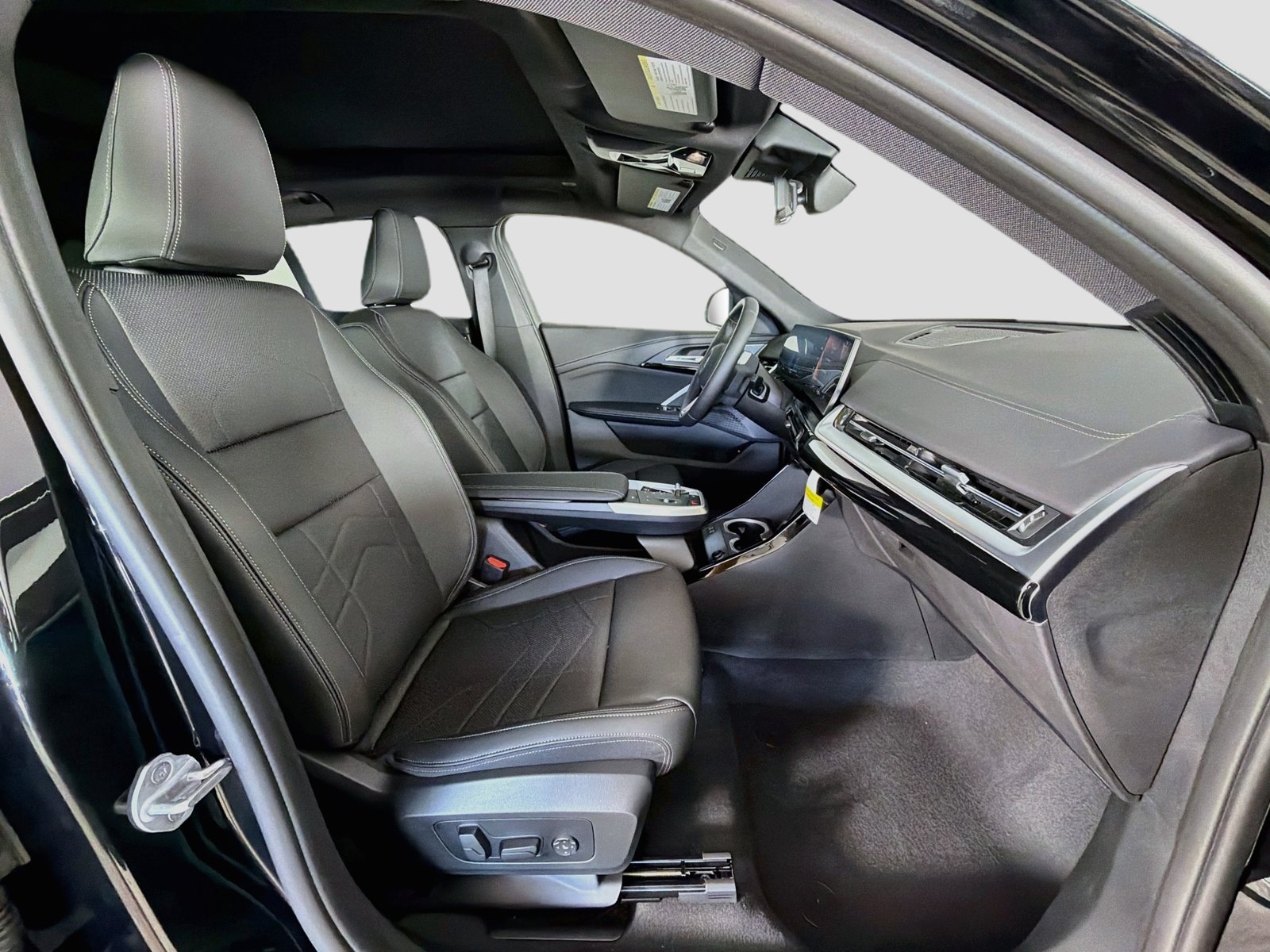 New 2027 Black Sapphire Metallic BMW xDrive28i image 30