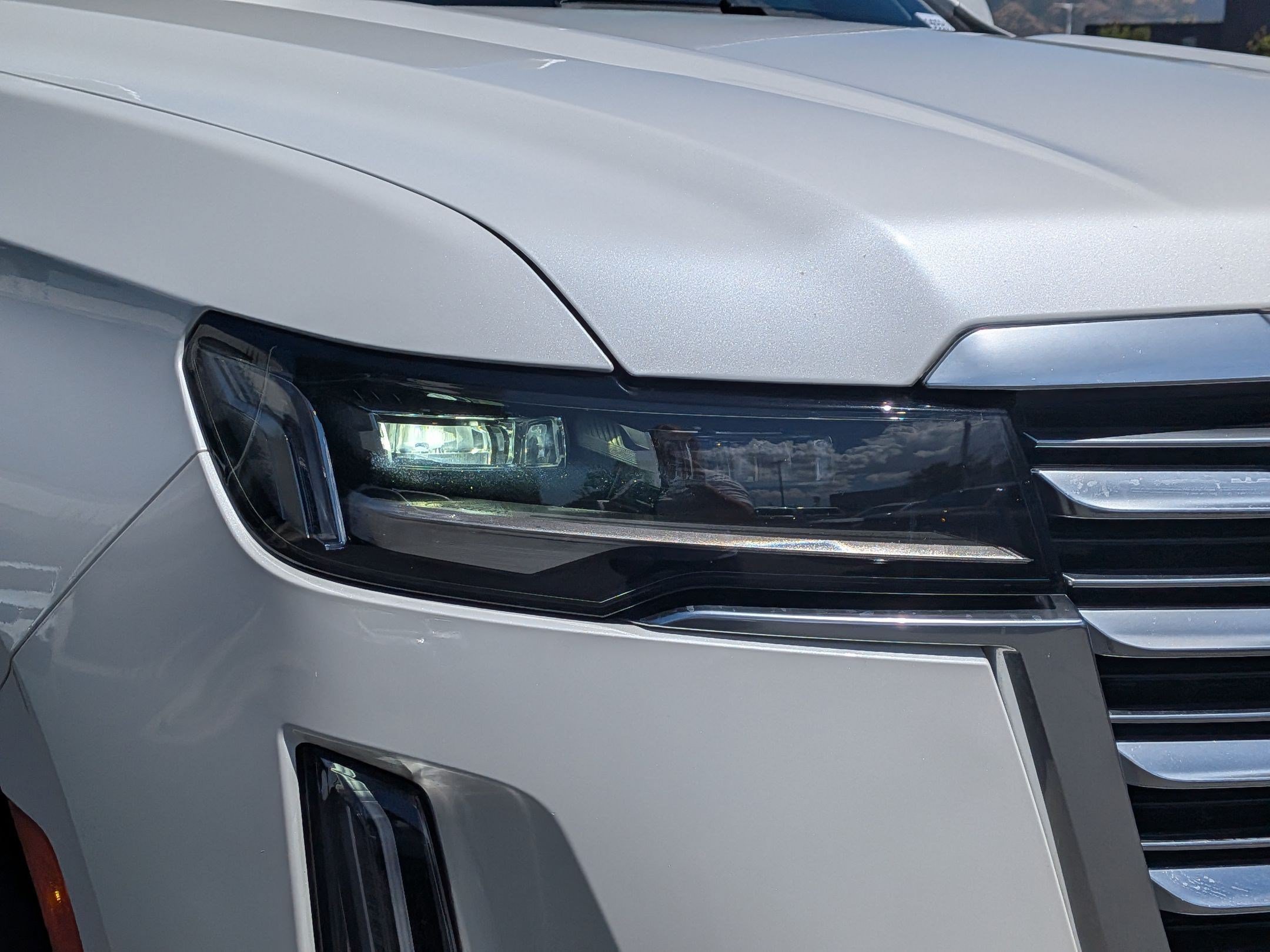 Certified Used 2022 CRYSTAL WHITE TRICOAT Cadillac Premium Luxury Platinum image 10