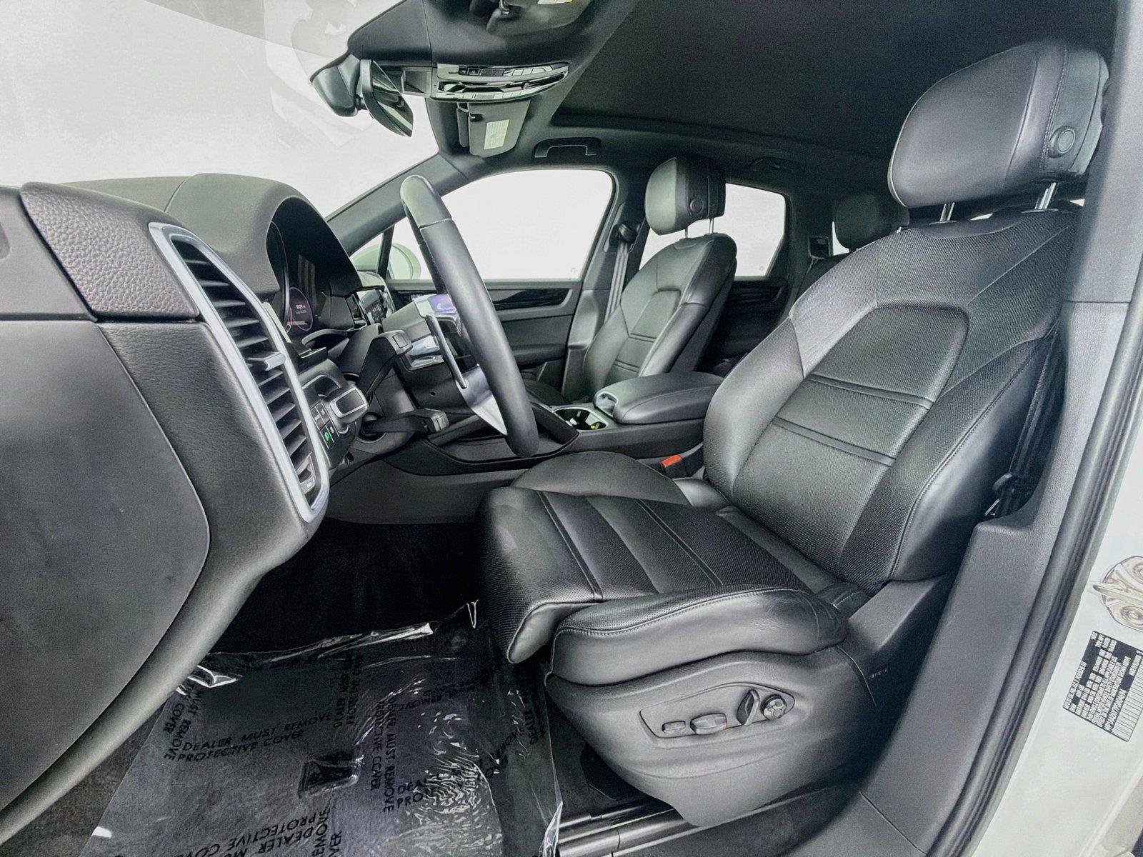 Used 2023 White Porsche Base image 5