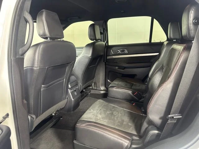 Certified Used 2019 Oxford White Ford XLT image 12