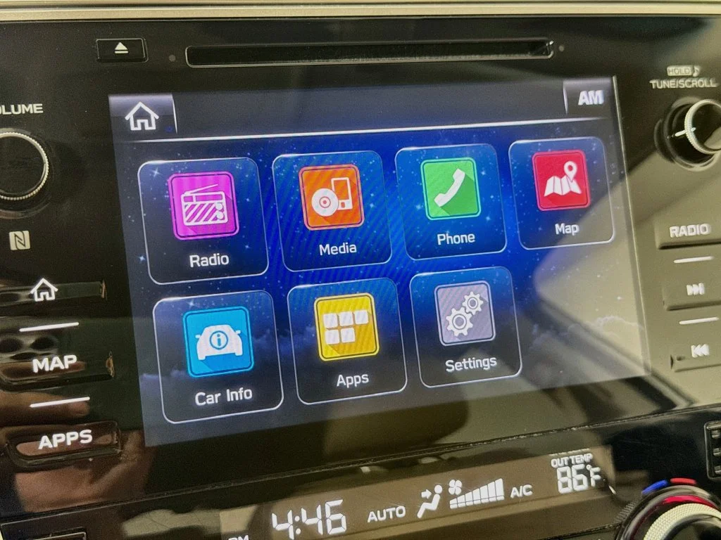 Used 2018 White Subaru 2.5i image 17