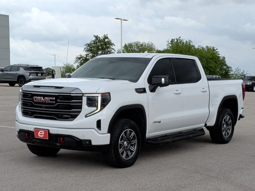 Used 2024 White GMC AT4 image 3