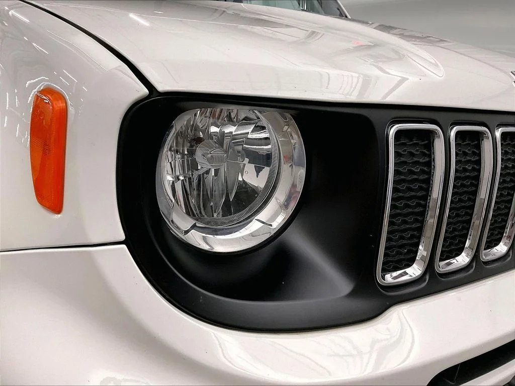 Used 2021 White Jeep Latitude image 33