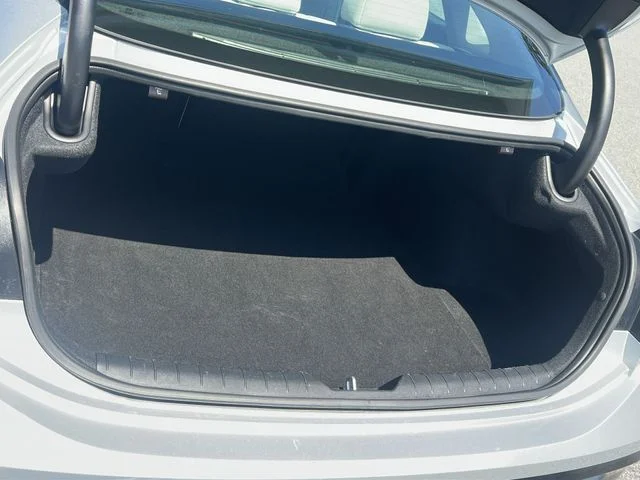 Used 2025 Silver Hyundai SEL image 38