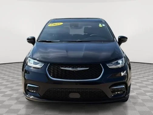 Used 2025 Black Chrysler Select image 8