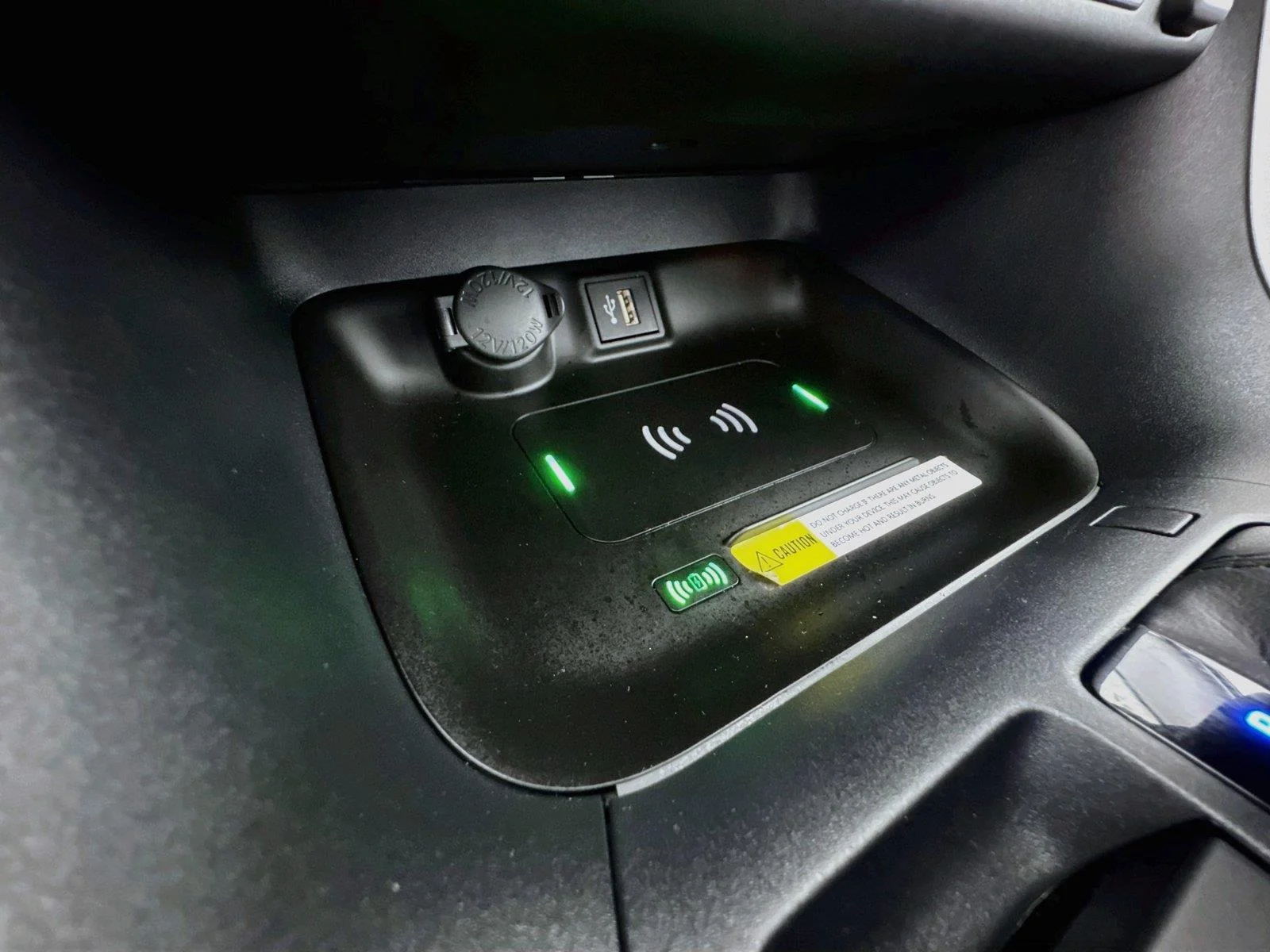 Used 2025 Wind Chill Pearl Toyota XLE Premium image 33