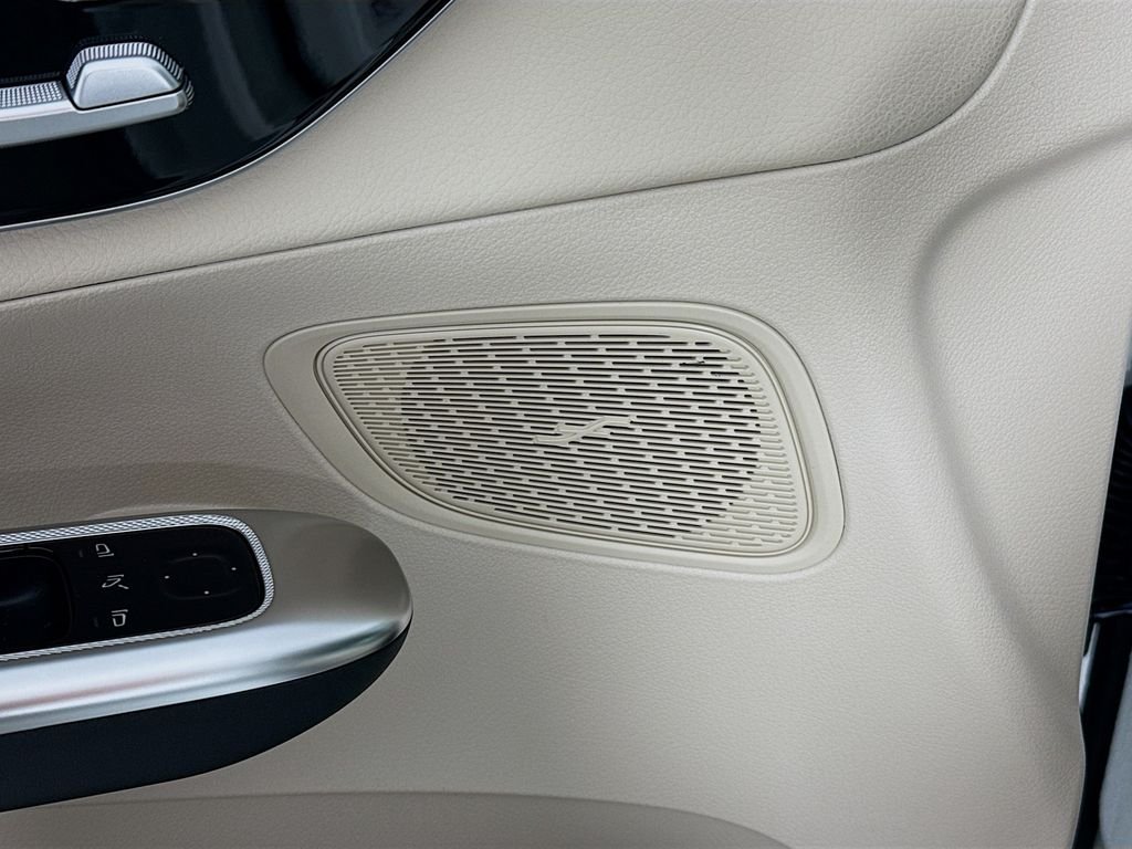 New 2026 Polar White Mercedes-Benz GLC 300 image 18