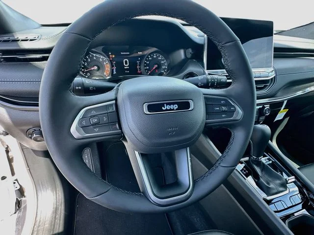 New 2026 Bright White Clearcoat Jeep Latitude image 11