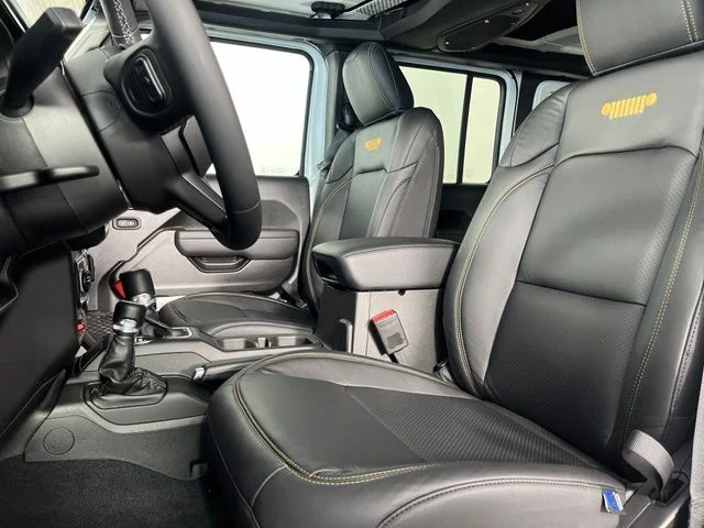 Used 2026 Yellow Alfa Romeo Base image 17