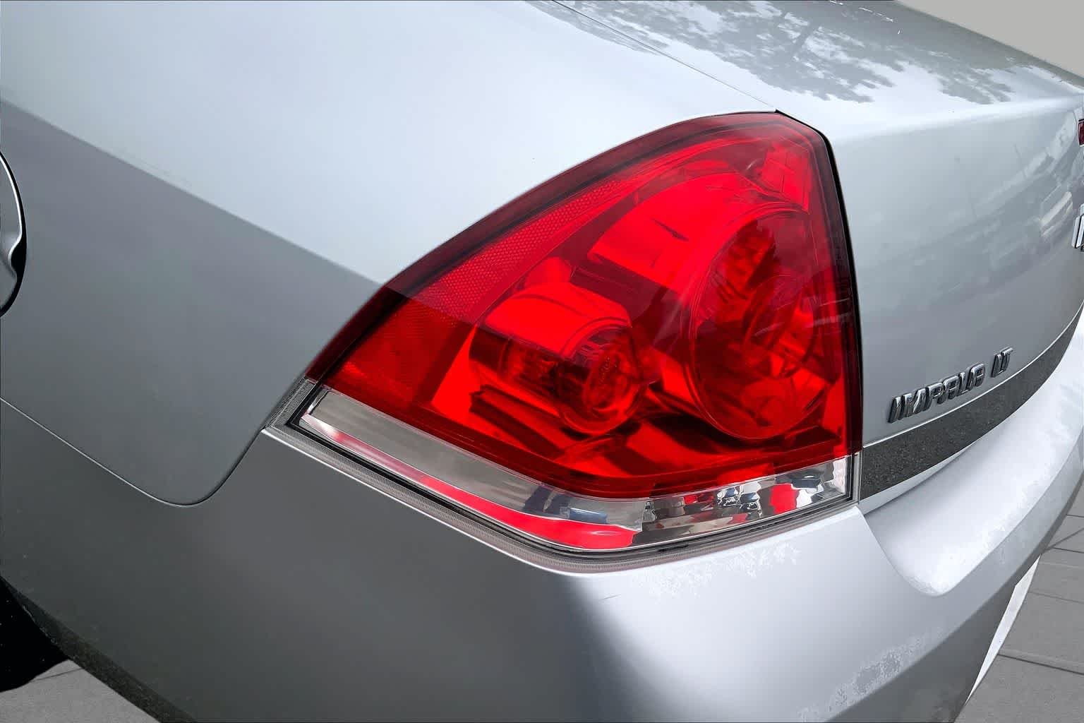 Used 2010 Silver Ice Metallic Chevrolet LT image 27