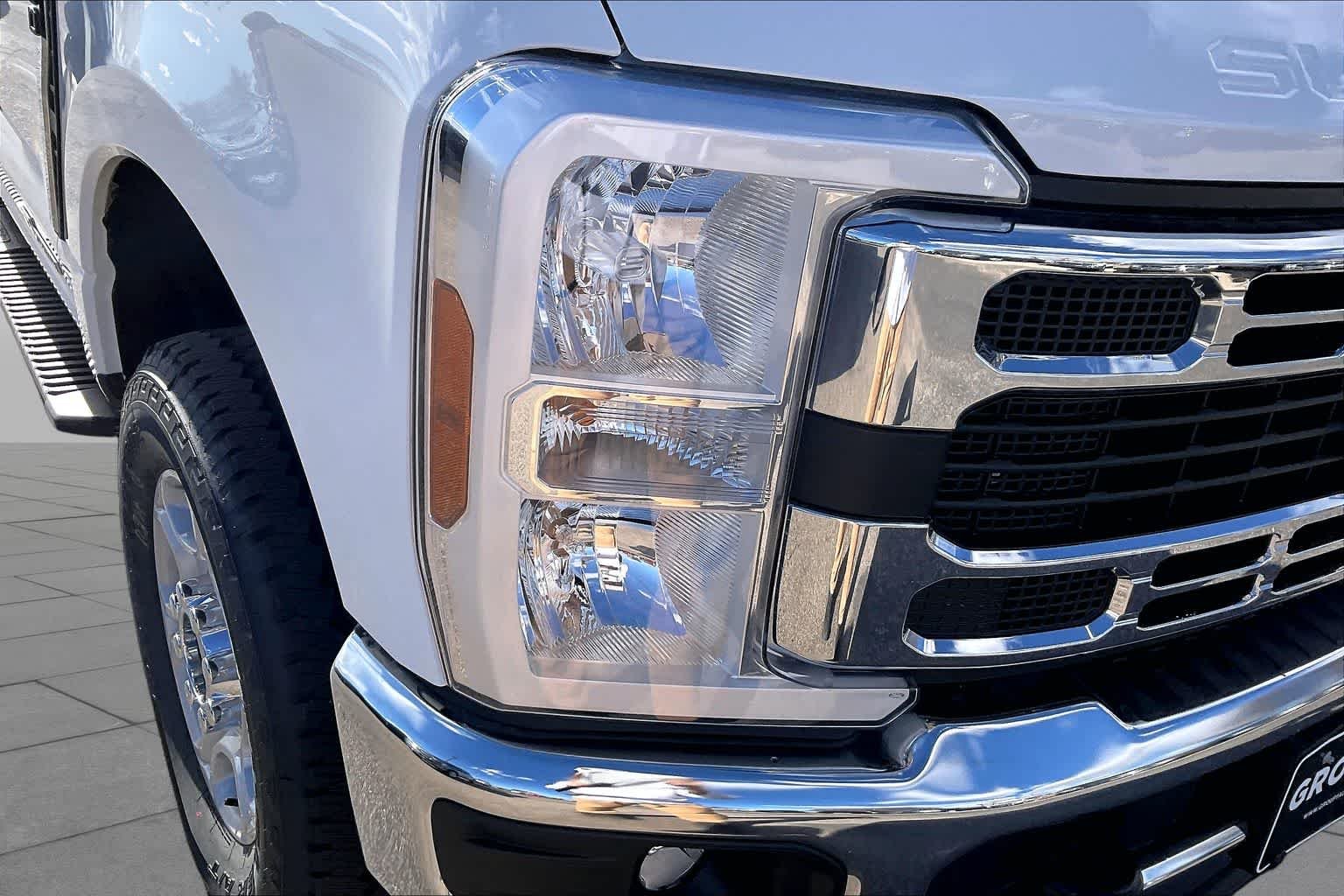 New 2026 Z1/OXFORD WHITE Ford XLT image 13
