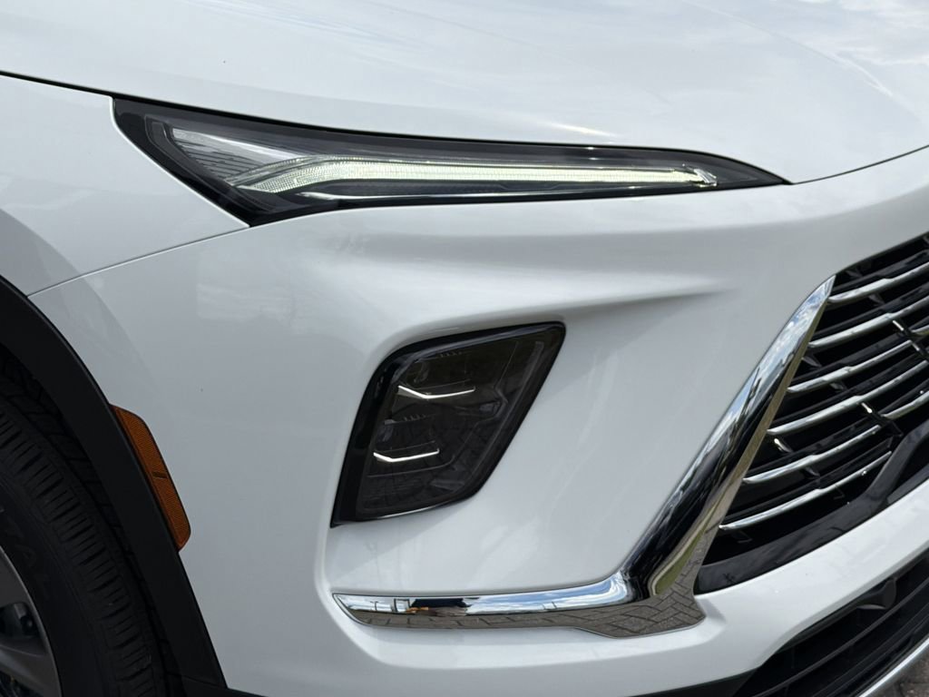 New 2026 Summit White Buick Preferred image 8
