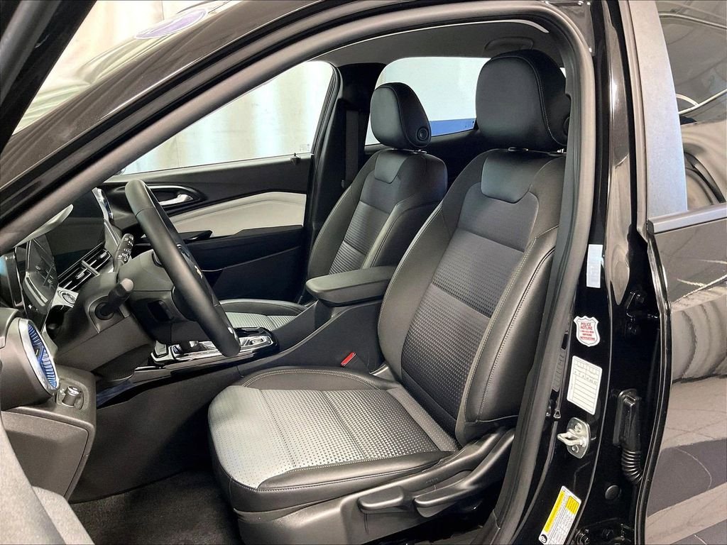 Used 2025 Black Chevrolet LT image 10