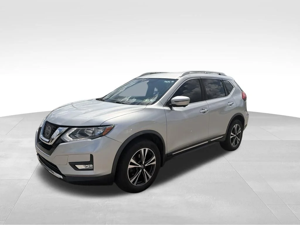 Used 2017 Silver Nissan SL image 2