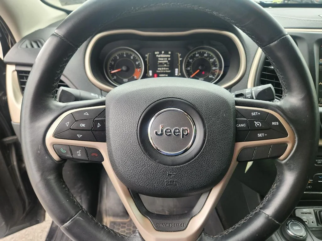 Used 2015 Black Jeep Latitude image 13