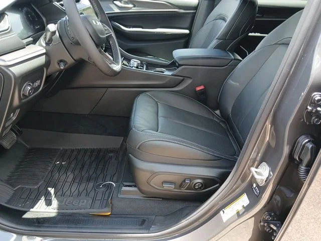 New 2026 Baltic Gray Metallic Clear-Coat Exterior Paint Jeep Limited Reserve image 36