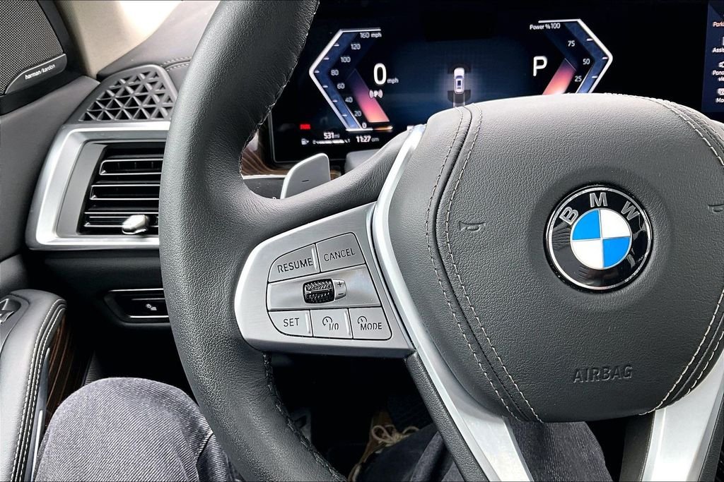 Used 2026 White BMW xDrive40i image 9