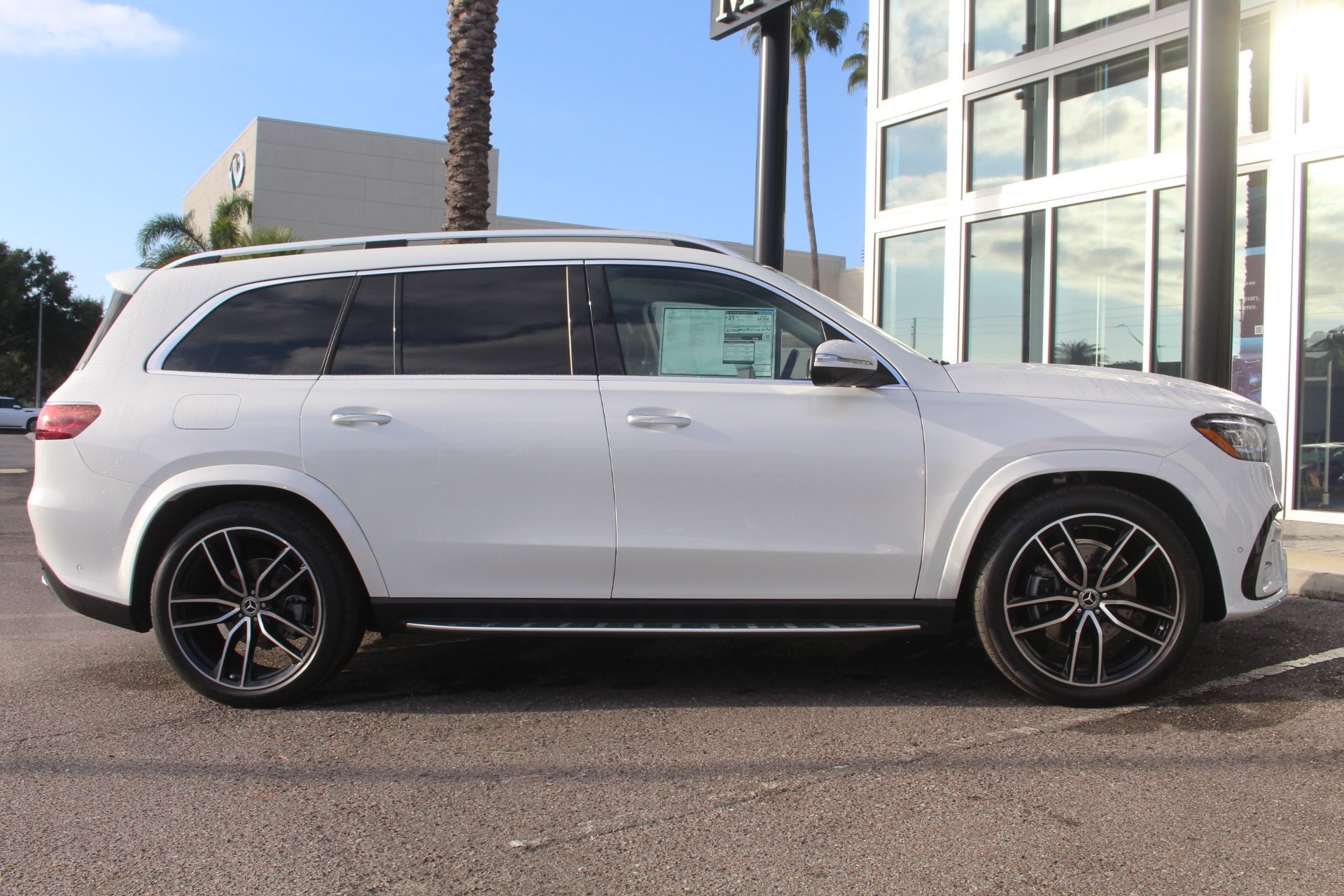 New 2026 MANUFAKTUR Moonlight White Metallic Mercedes-Benz GLS 450 image 7