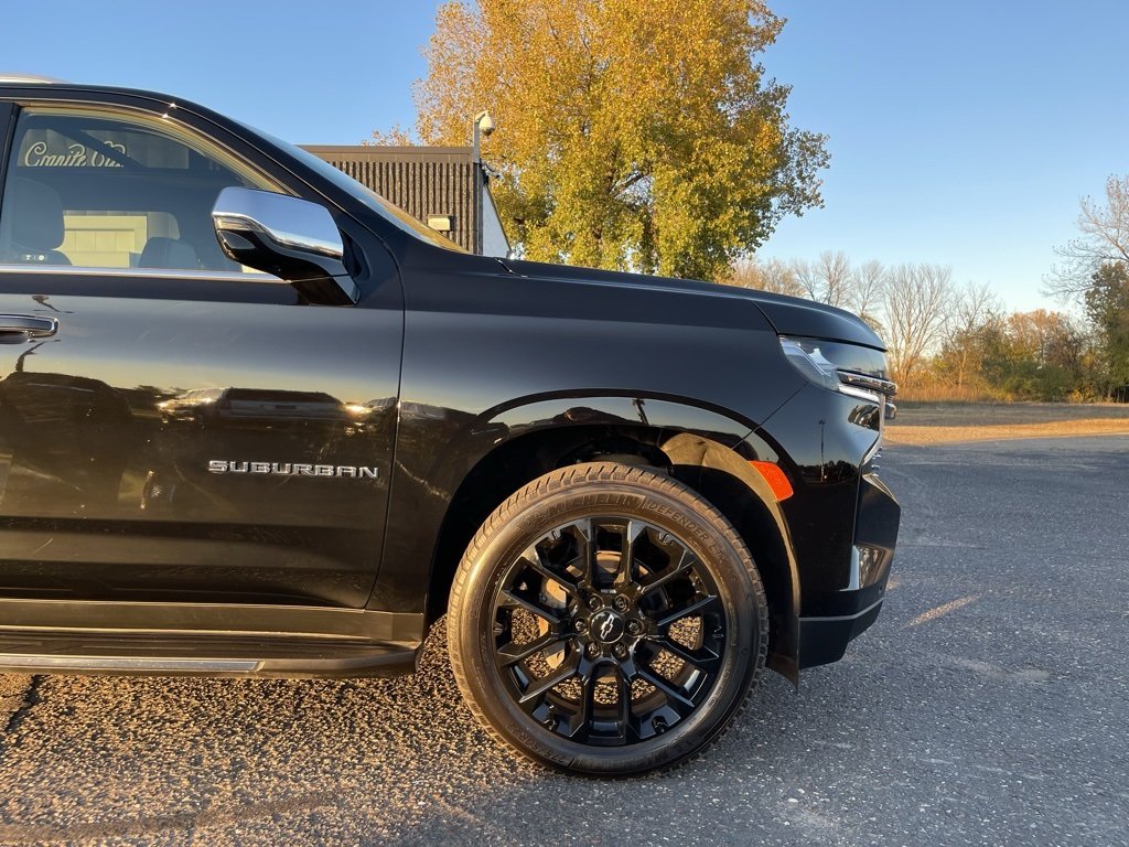 2022 Chevrolet Suburban Premier photo 2