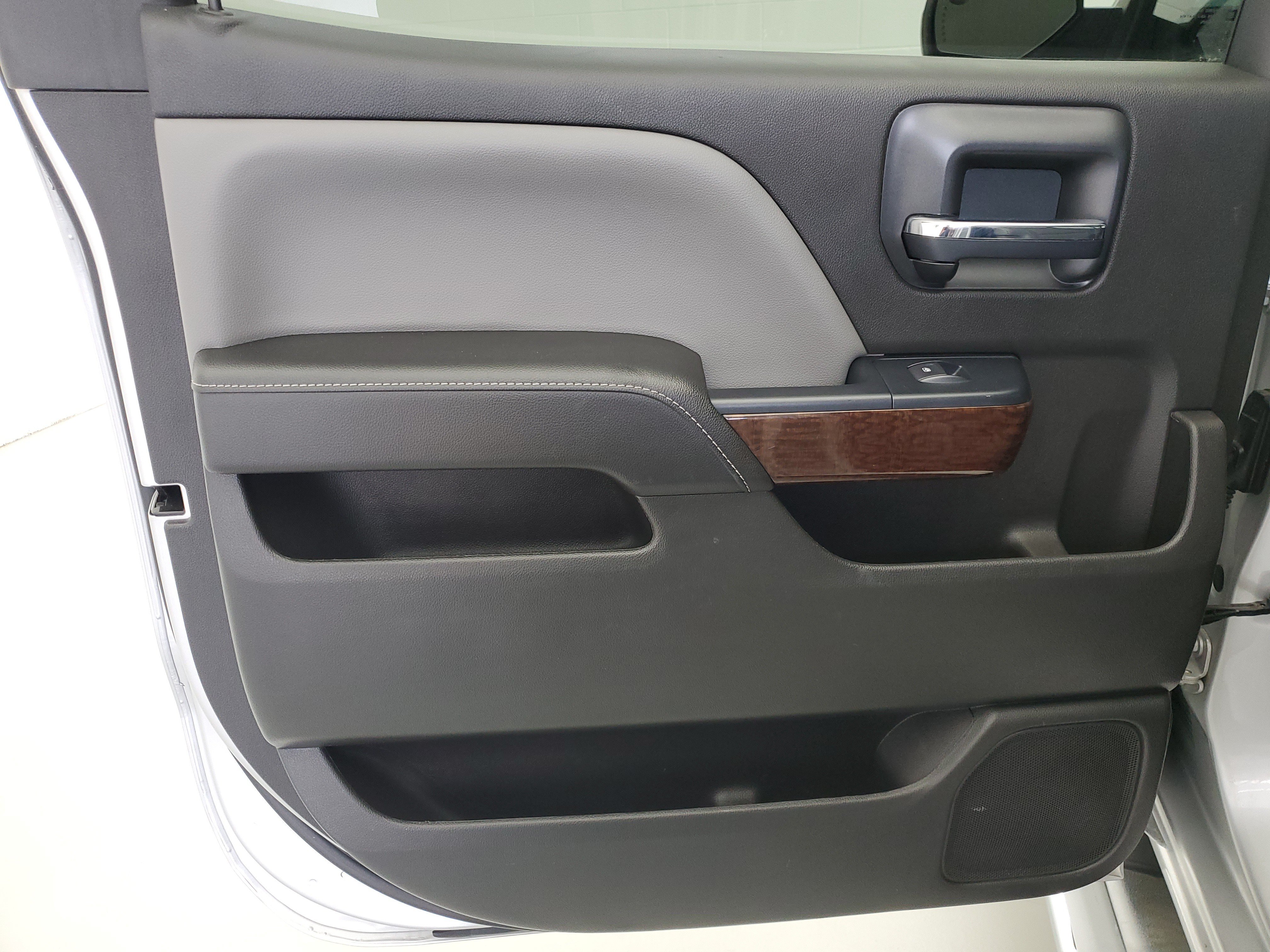 Used 2018 Quicksilver Metallic GMC SLT image 16