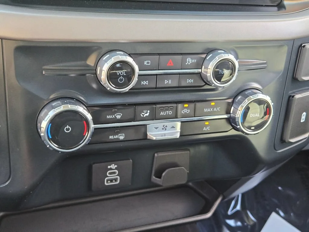 Used 2025 Iconic Silver Met Ford XLT image 21